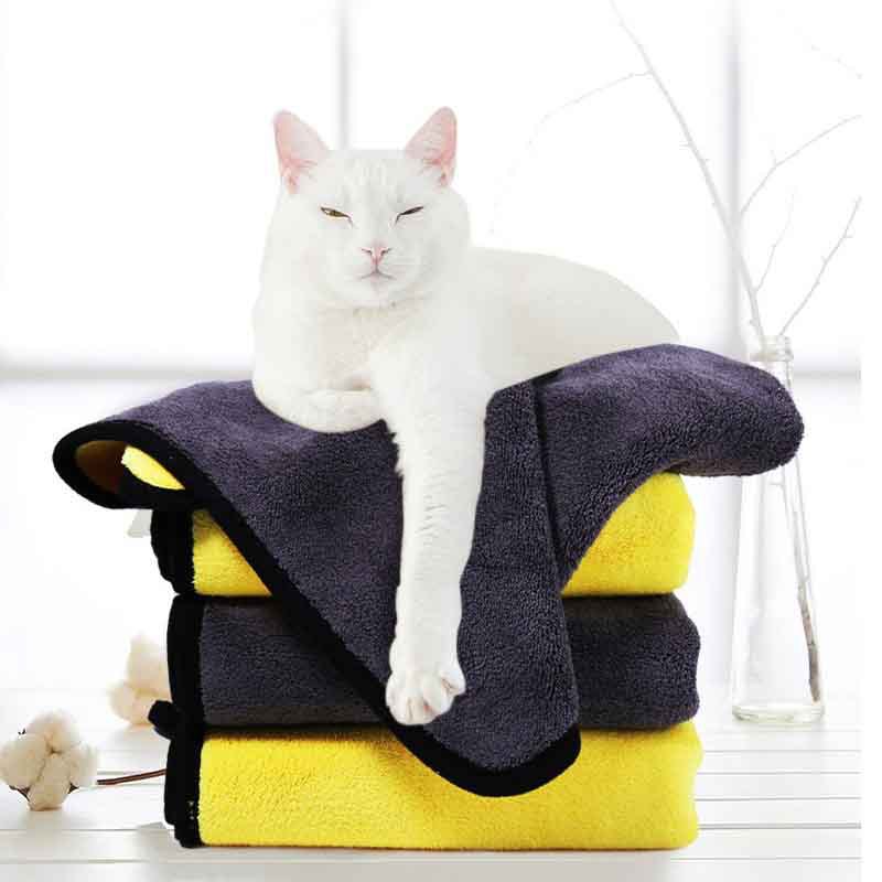 The Super Soaker Pet Towel – Fast-Drying Microfiber Towel for Dogs and Cats